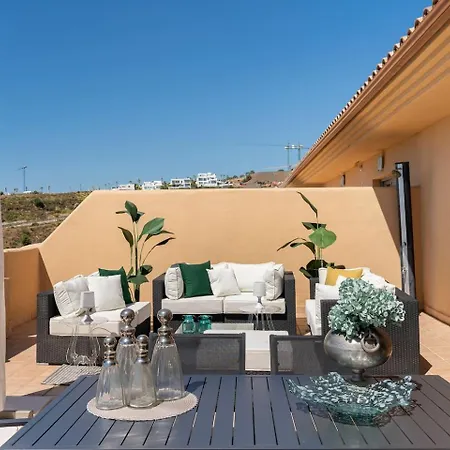 Seaview 2br Penthouse With Terrace & Pool Access Lejlighed